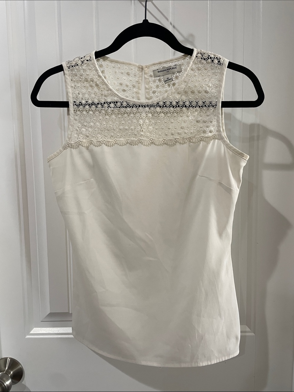 Banana Republic Factory Cream Lace Yoke Sleeveless Camisole